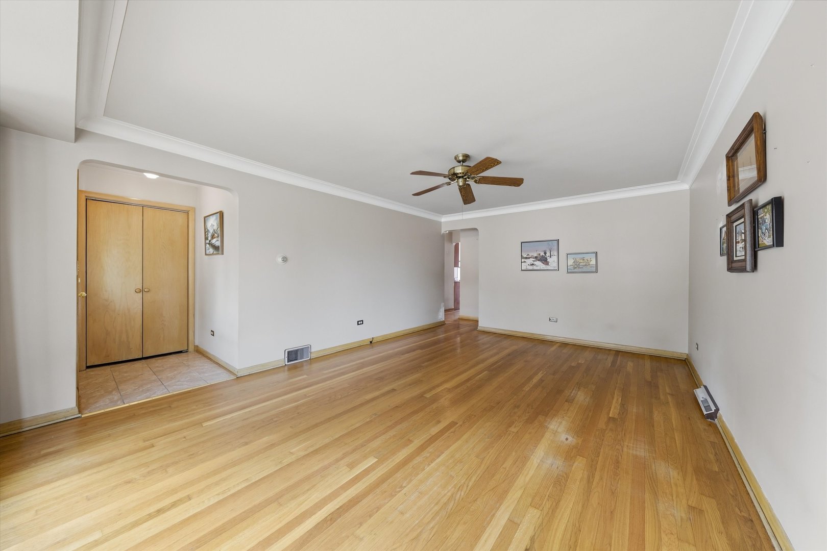 8350 S Karlov Avenue Property Photo 5