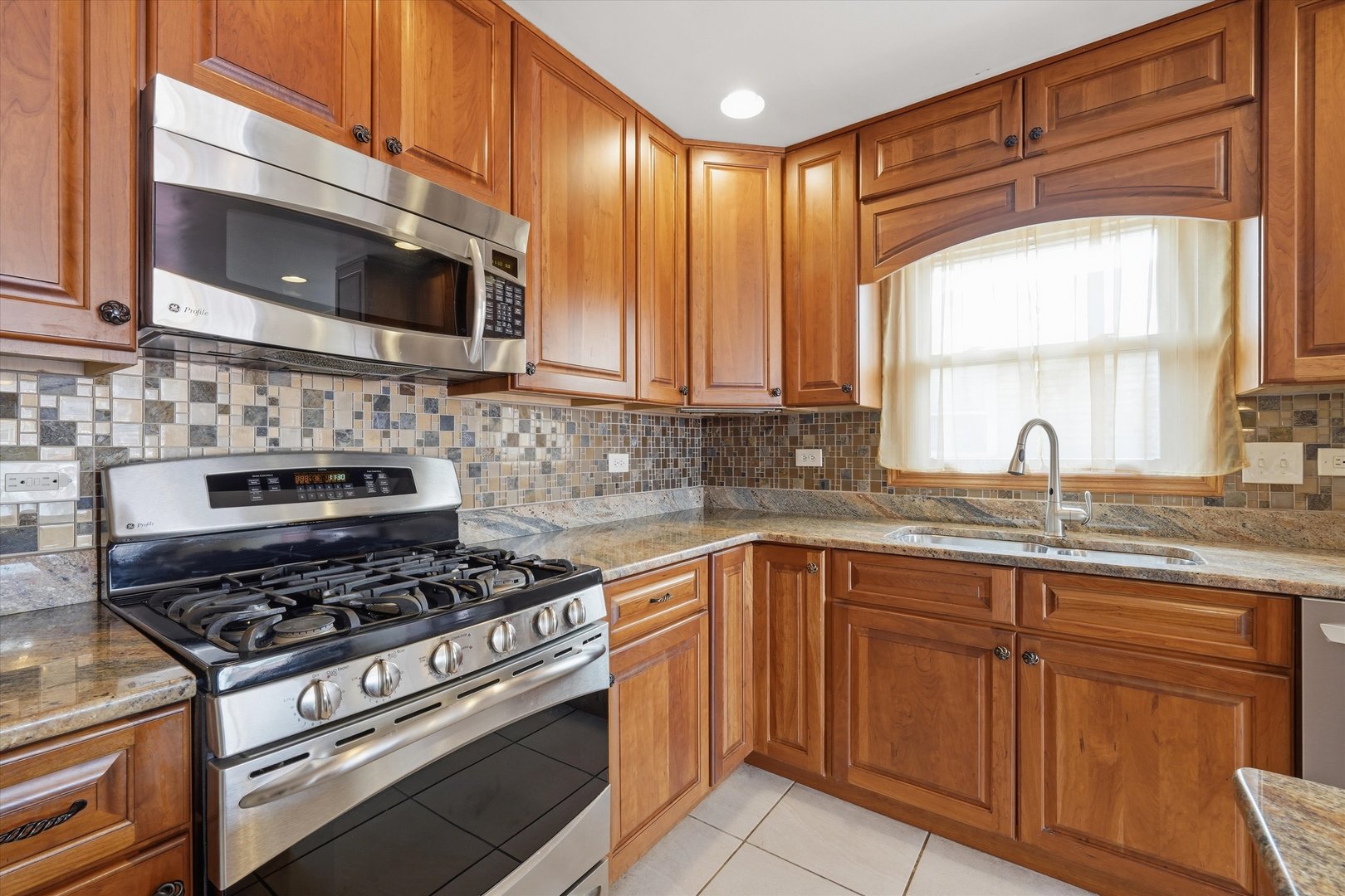 8350 S Karlov Avenue Property Photo 10