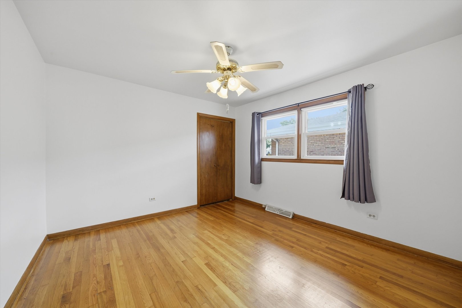 8350 S Karlov Avenue Property Photo 16