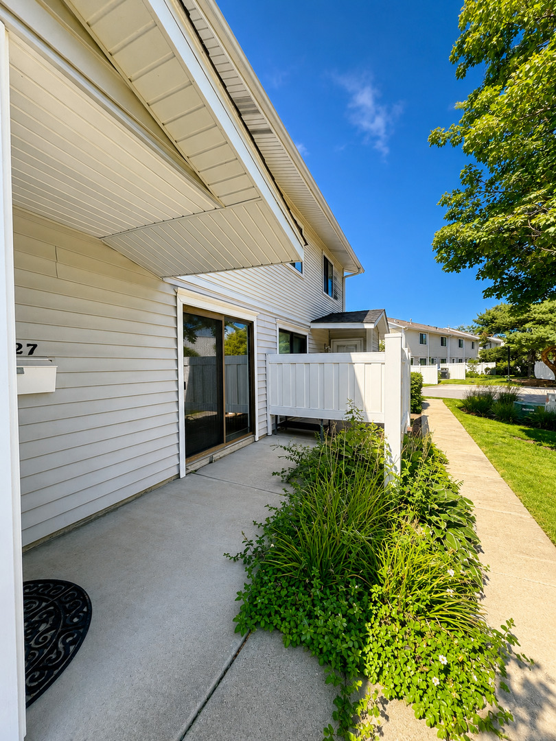 727 Whitesail Drive 727 Property Photo 2