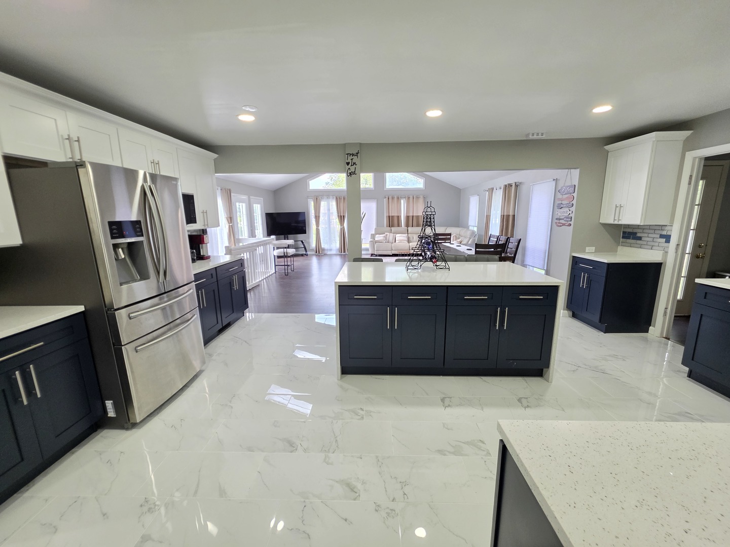 2301 Greenbriar Lane Property Photo 4