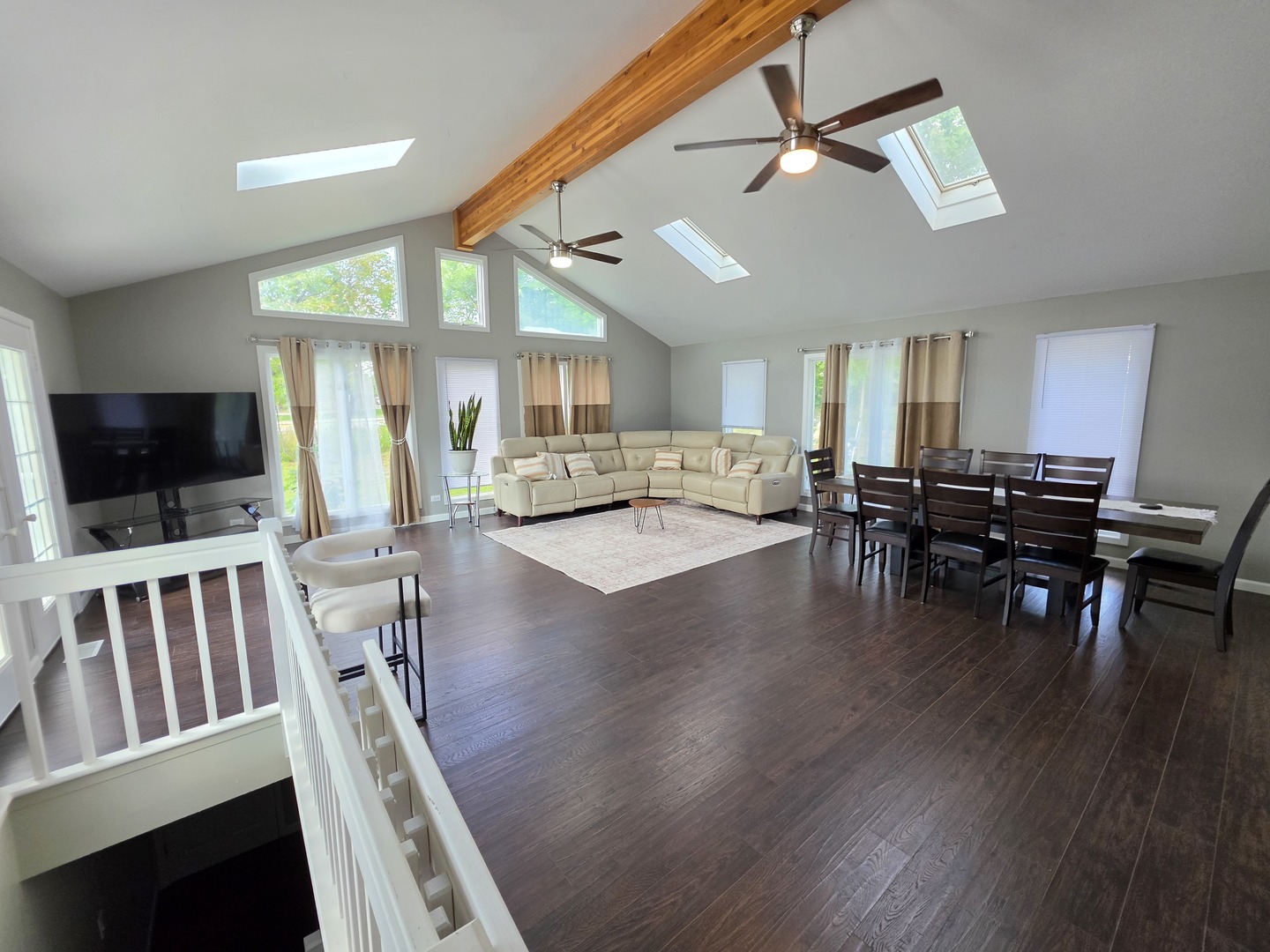 2301 Greenbriar Lane Property Photo 8