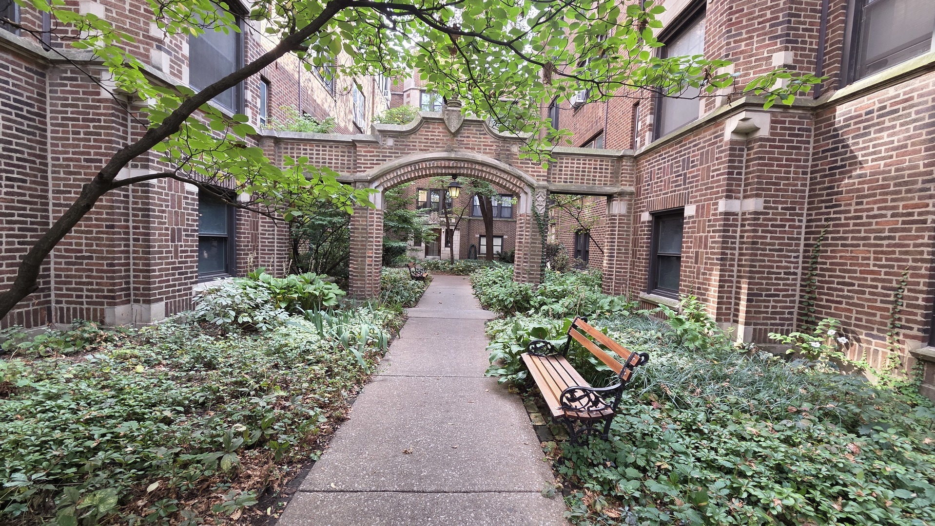 5457 S Ingleside Avenue 1e Property Photo 1