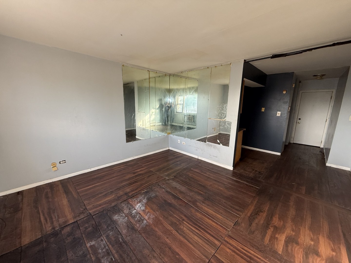 7854 S South Shore Drive 513 Property Photo 5