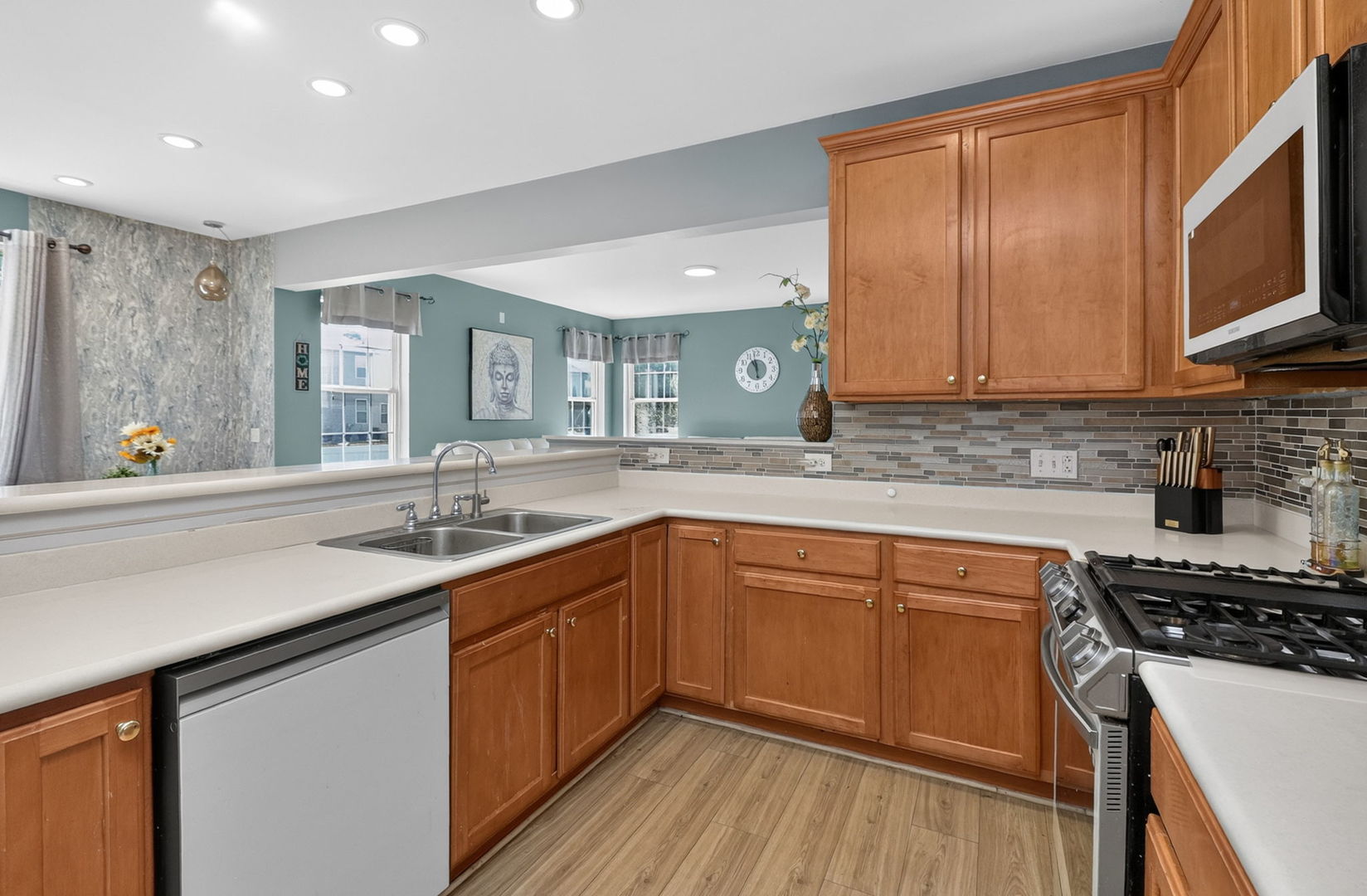 722 Metropolitan Avenue Property Photo 8