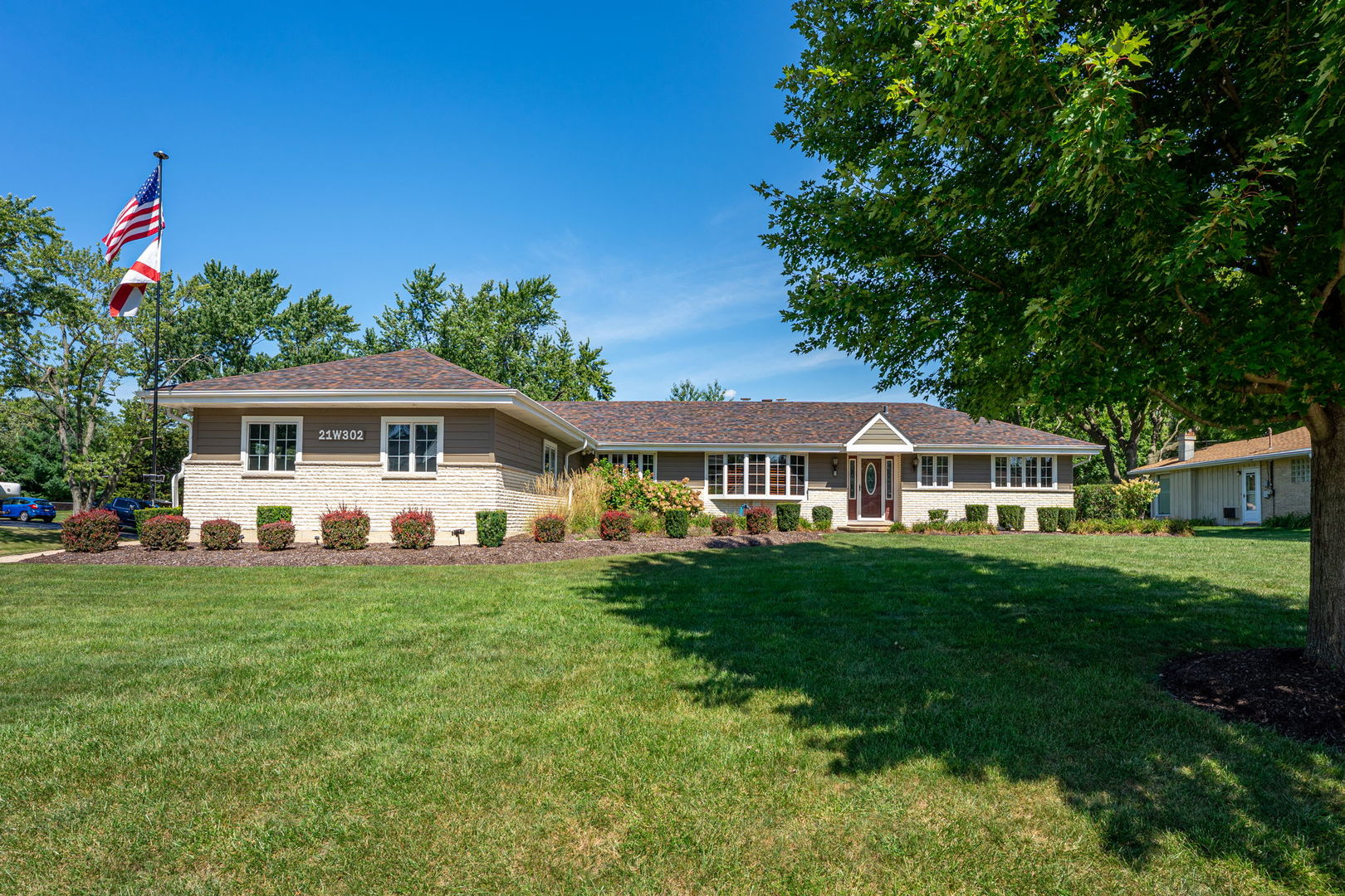 21w302 Woodview Drive Property Photo 1