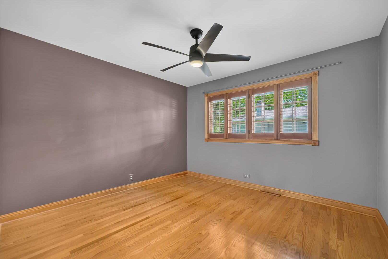 21w302 Woodview Drive Property Photo 13