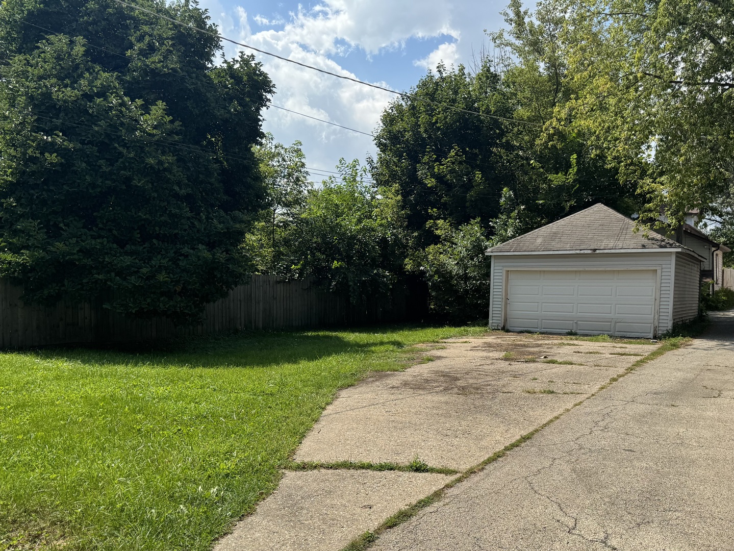 838 Hickory Street Property Photo 4
