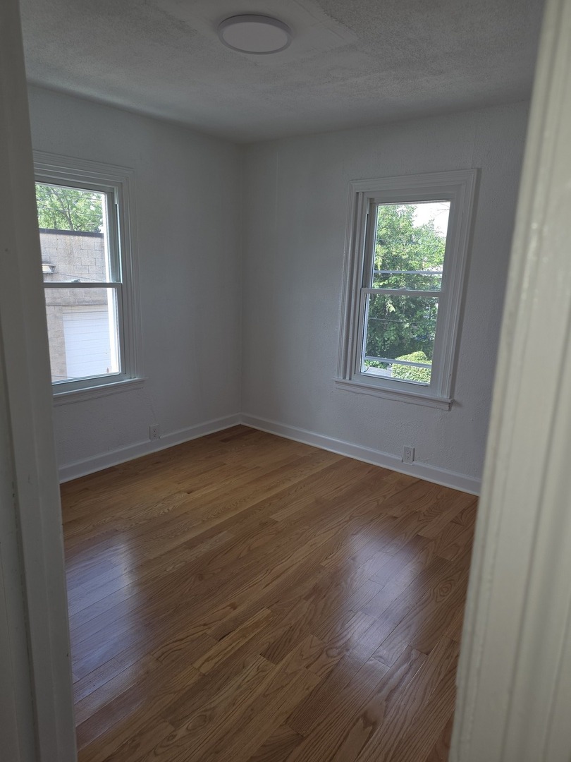 318 W Ogden Avenue 2 Property Photo 6