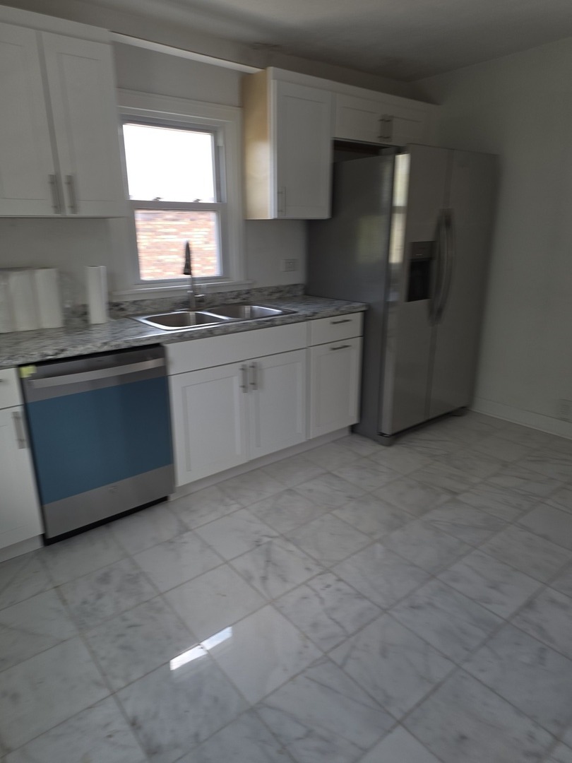 318 W Ogden Avenue 2 Property Photo 8