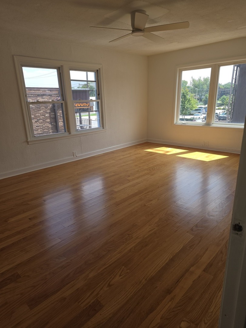 318 W Ogden Avenue 2 Property Photo 10