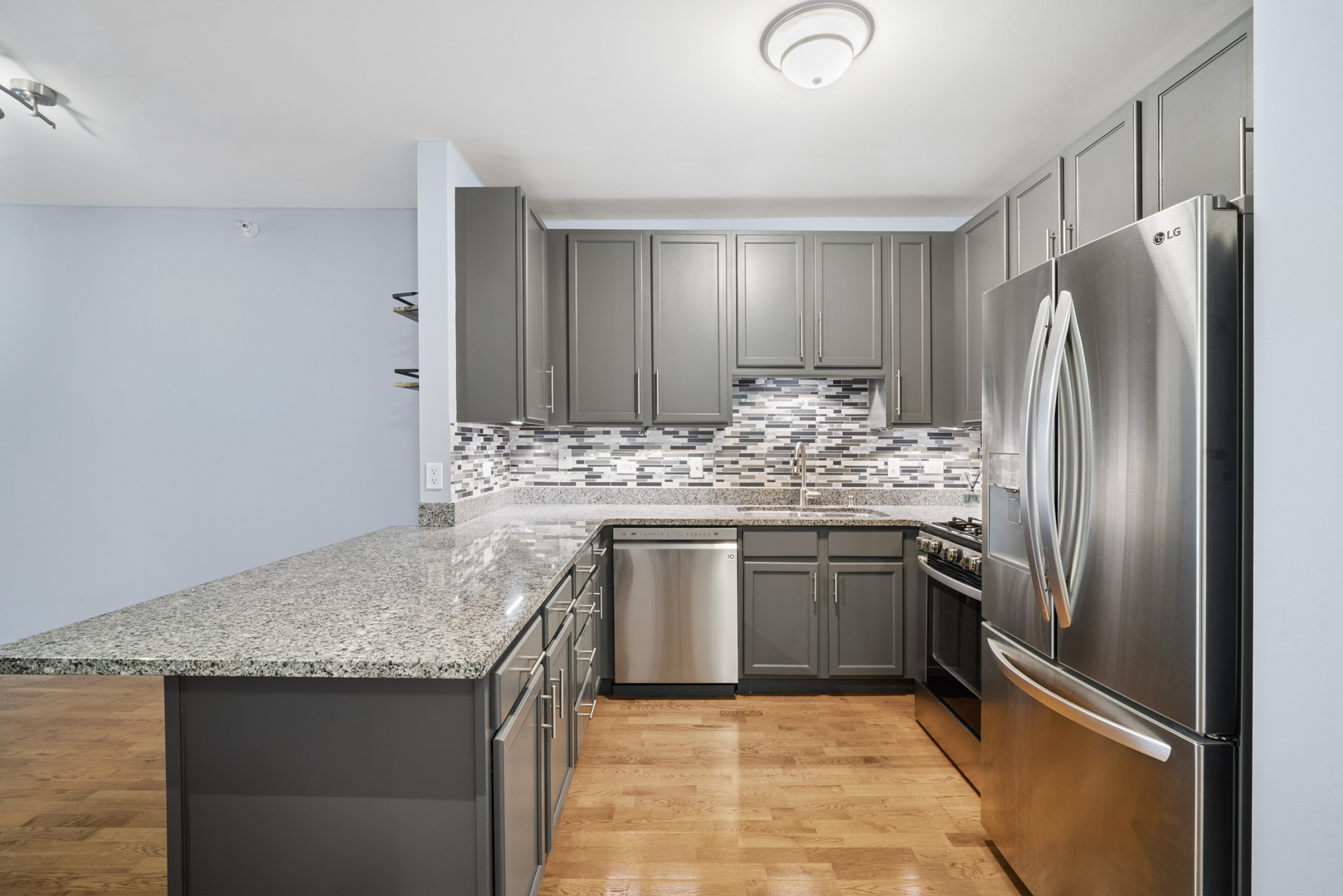 125 S Jefferson Street 2310 Property Photo 6