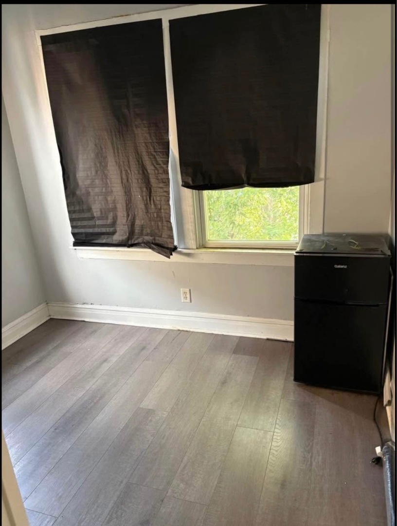 1316 W 77th Street Property Photo 5