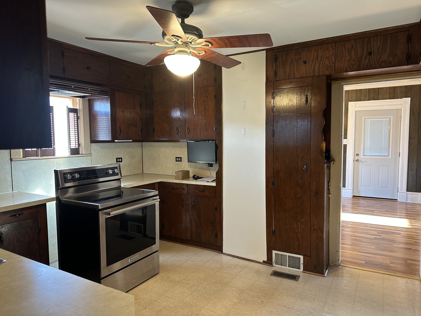 638 W Ringold Property Photo 11