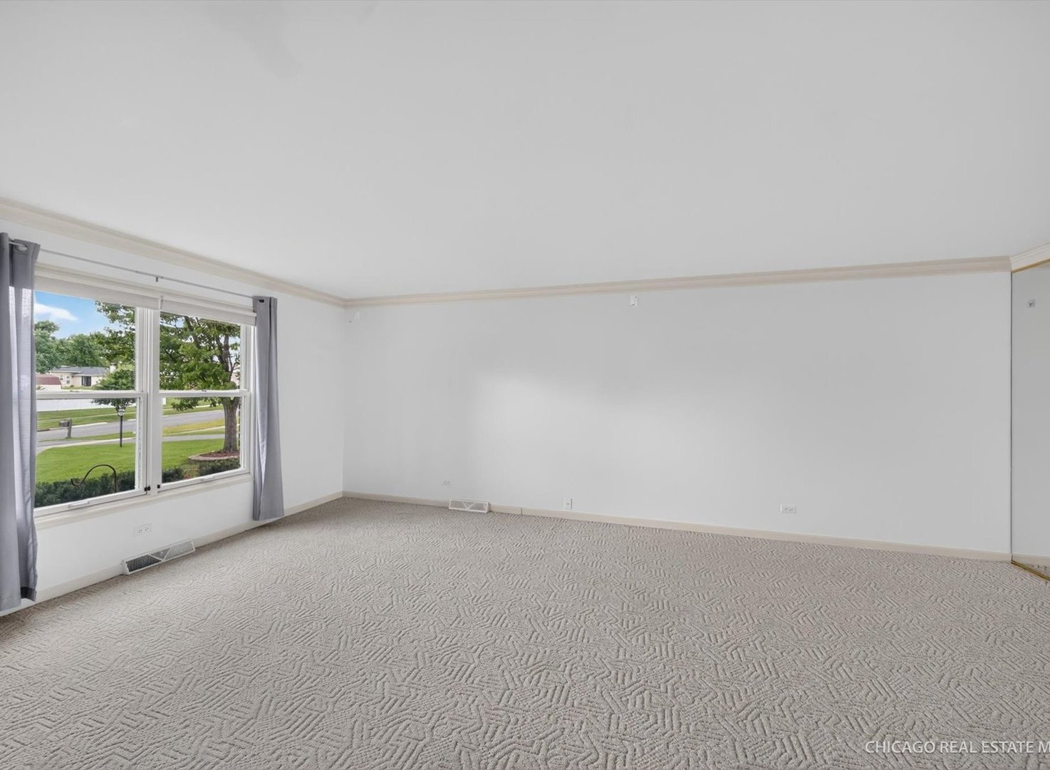 9s565 S Allison Court Property Photo 3