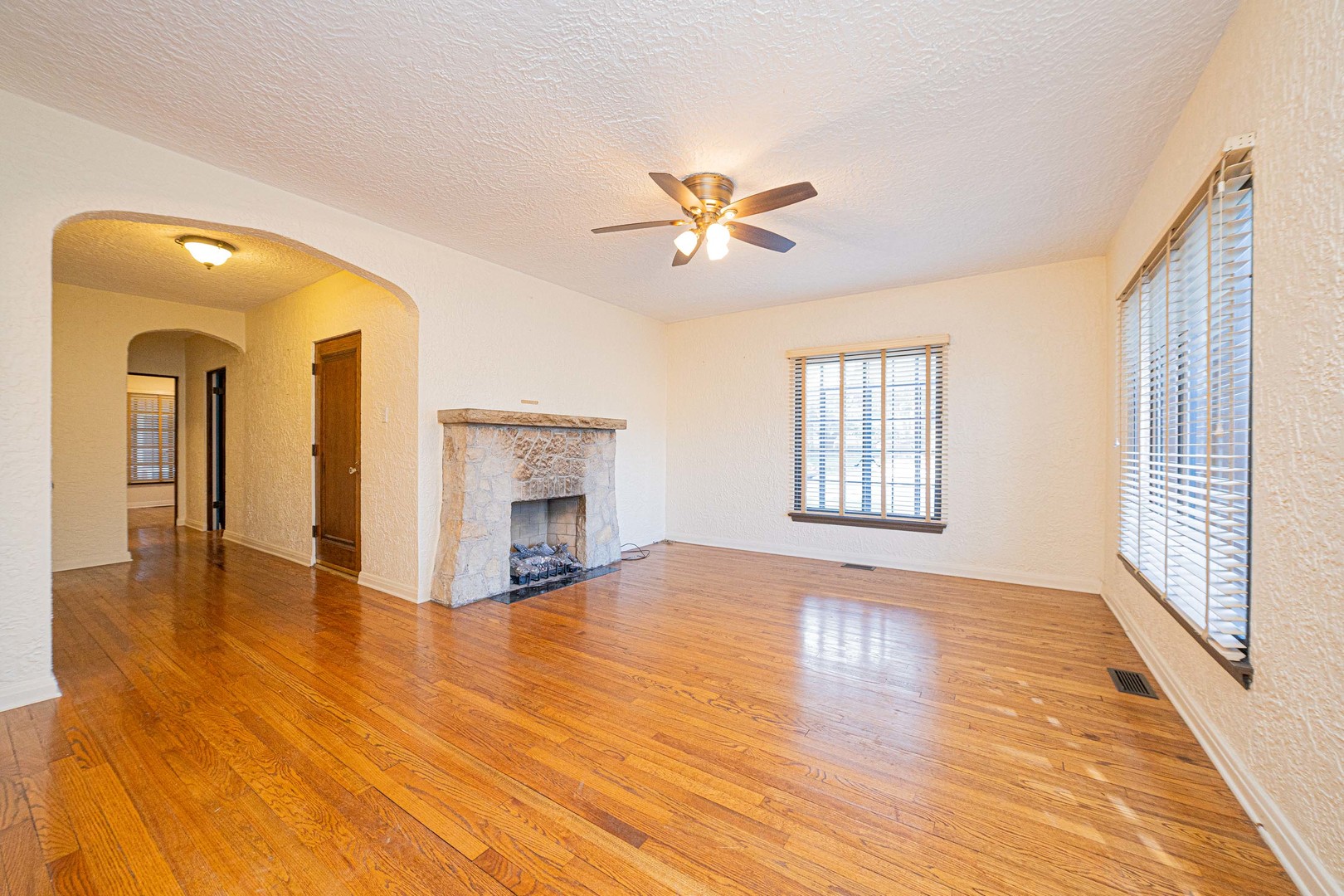 410 N Raynor Avenue 1w Property Photo 6
