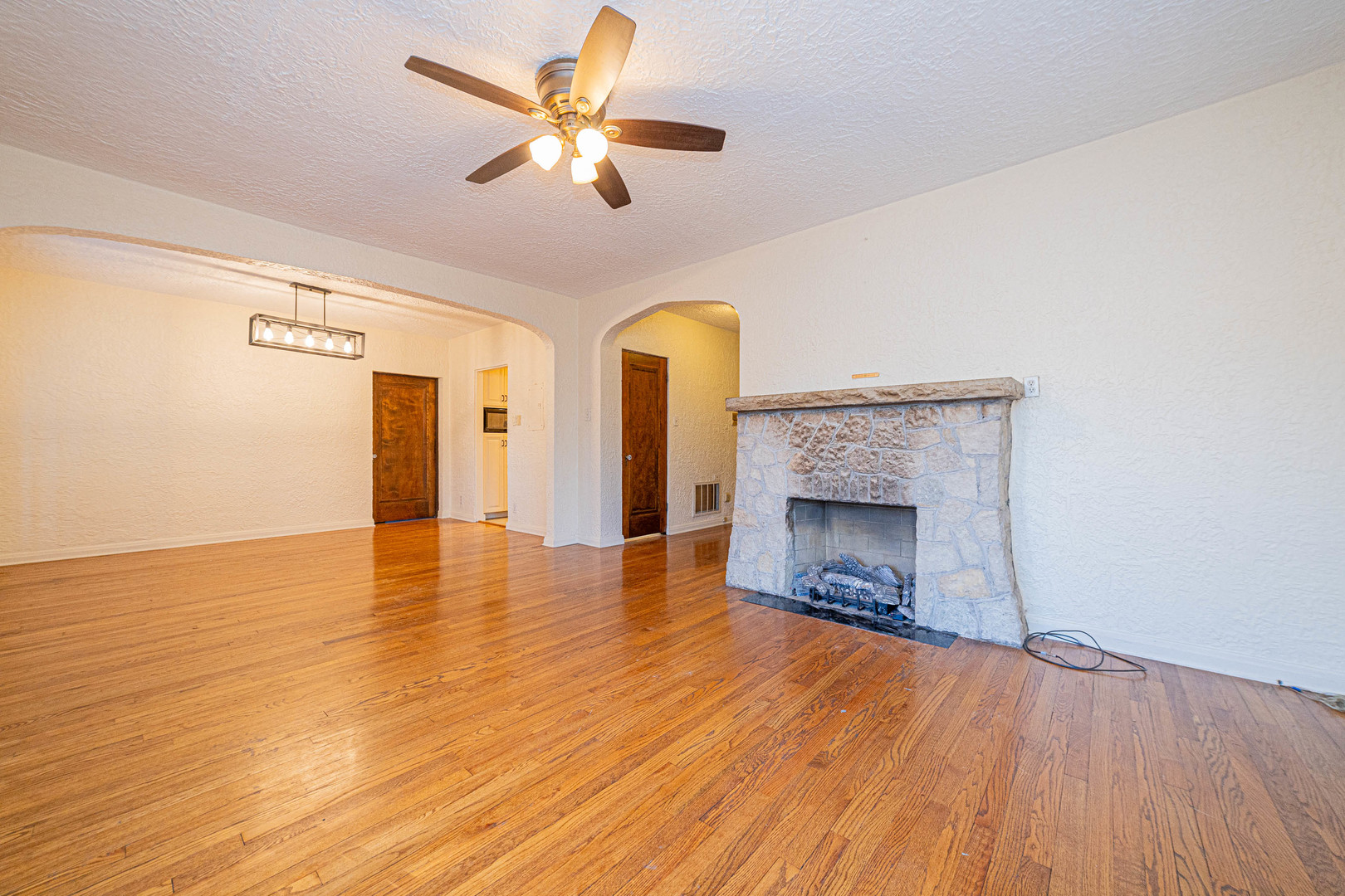 410 N Raynor Avenue 1w Property Photo 7
