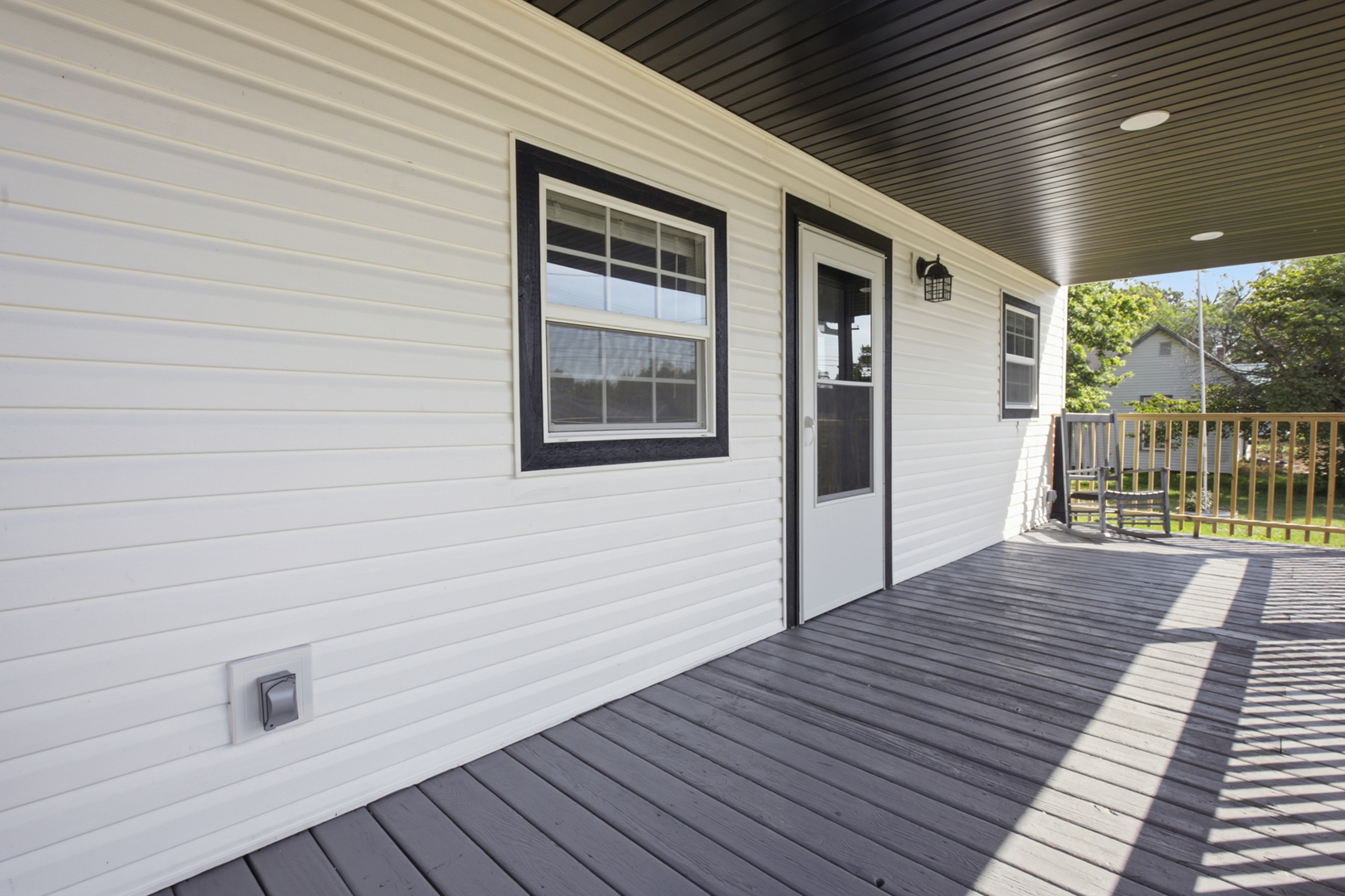 609 W Green Street Property Photo 4