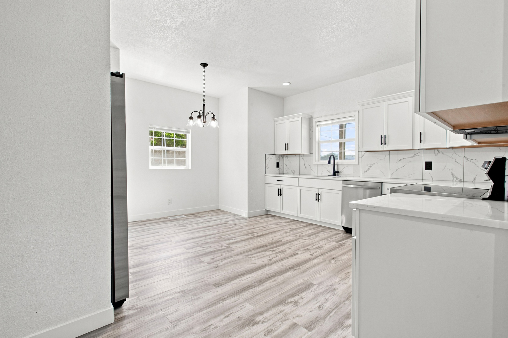 609 W Green Street Property Photo 7