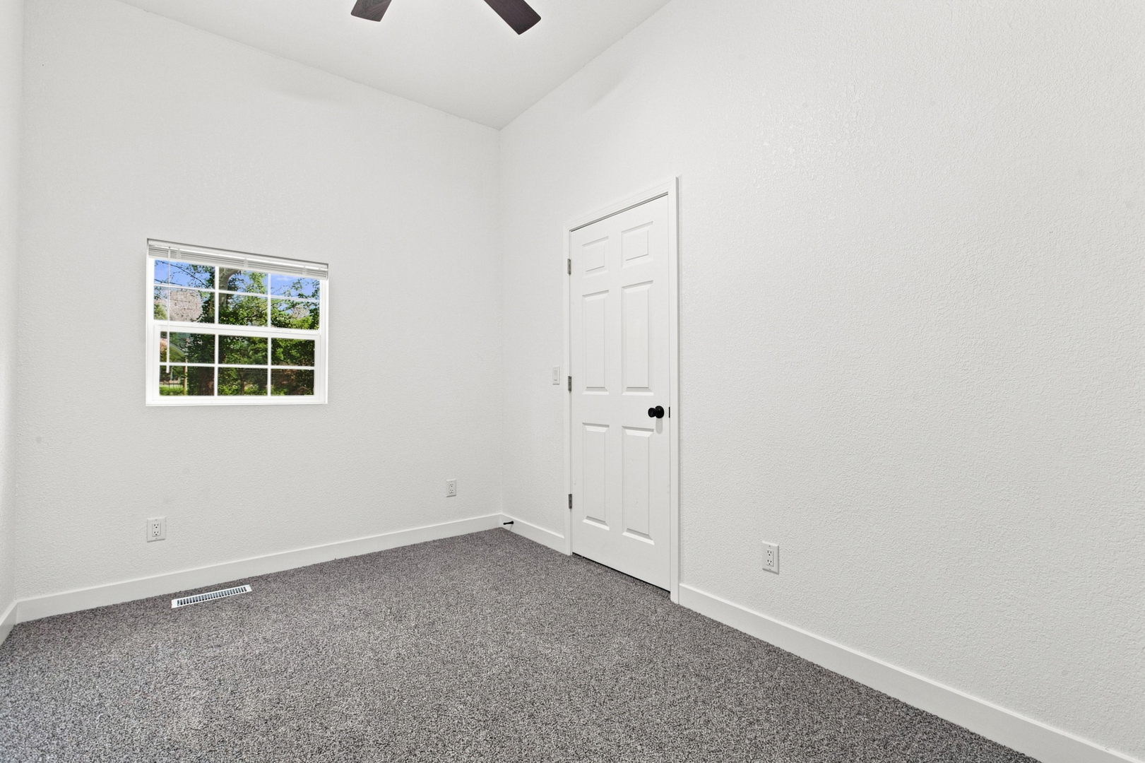 609 W Green Street Property Photo 15