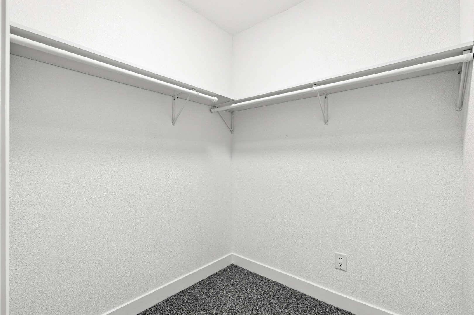 609 W Green Street Property Photo 16