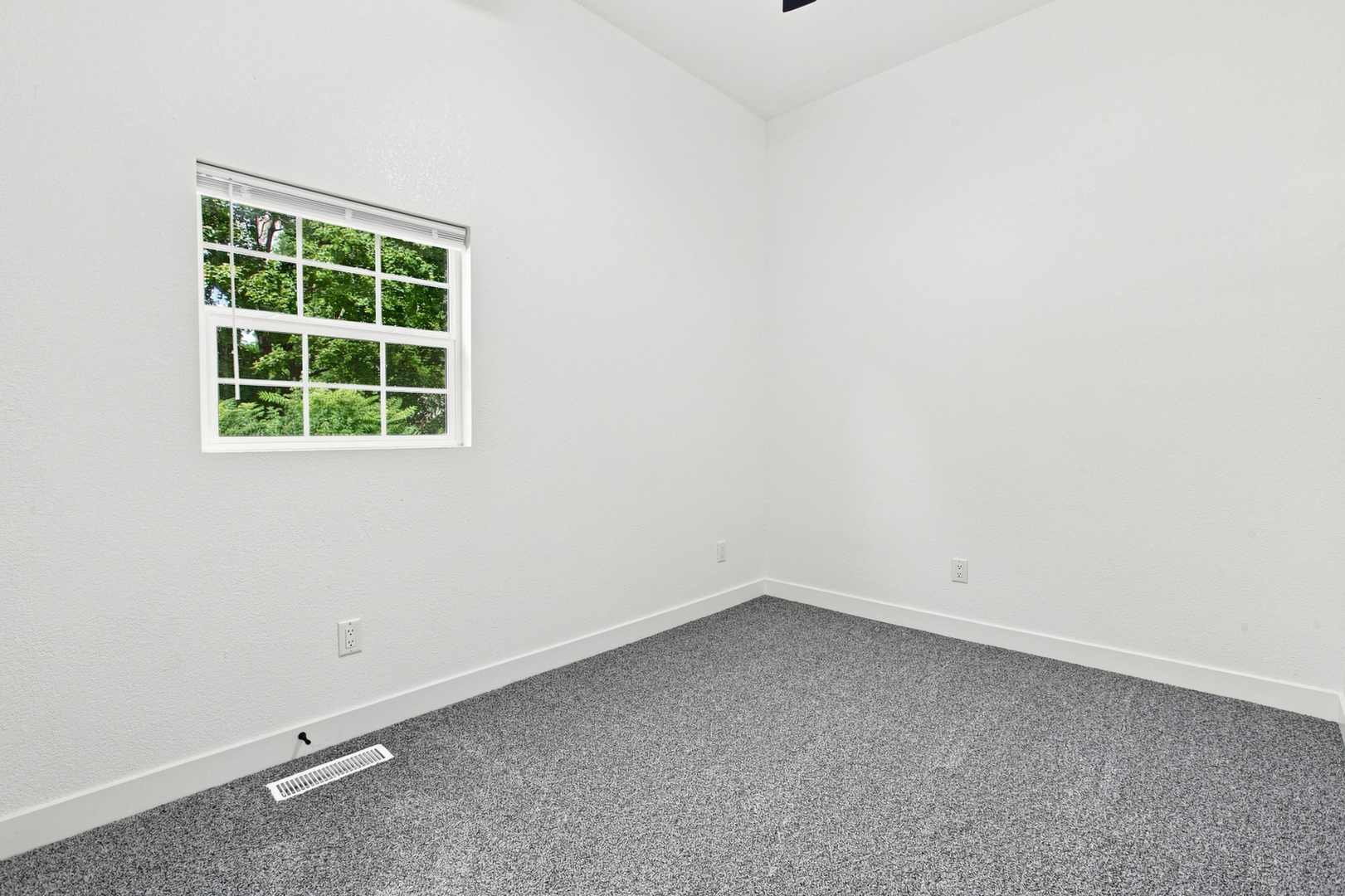 609 W Green Street Property Photo 17