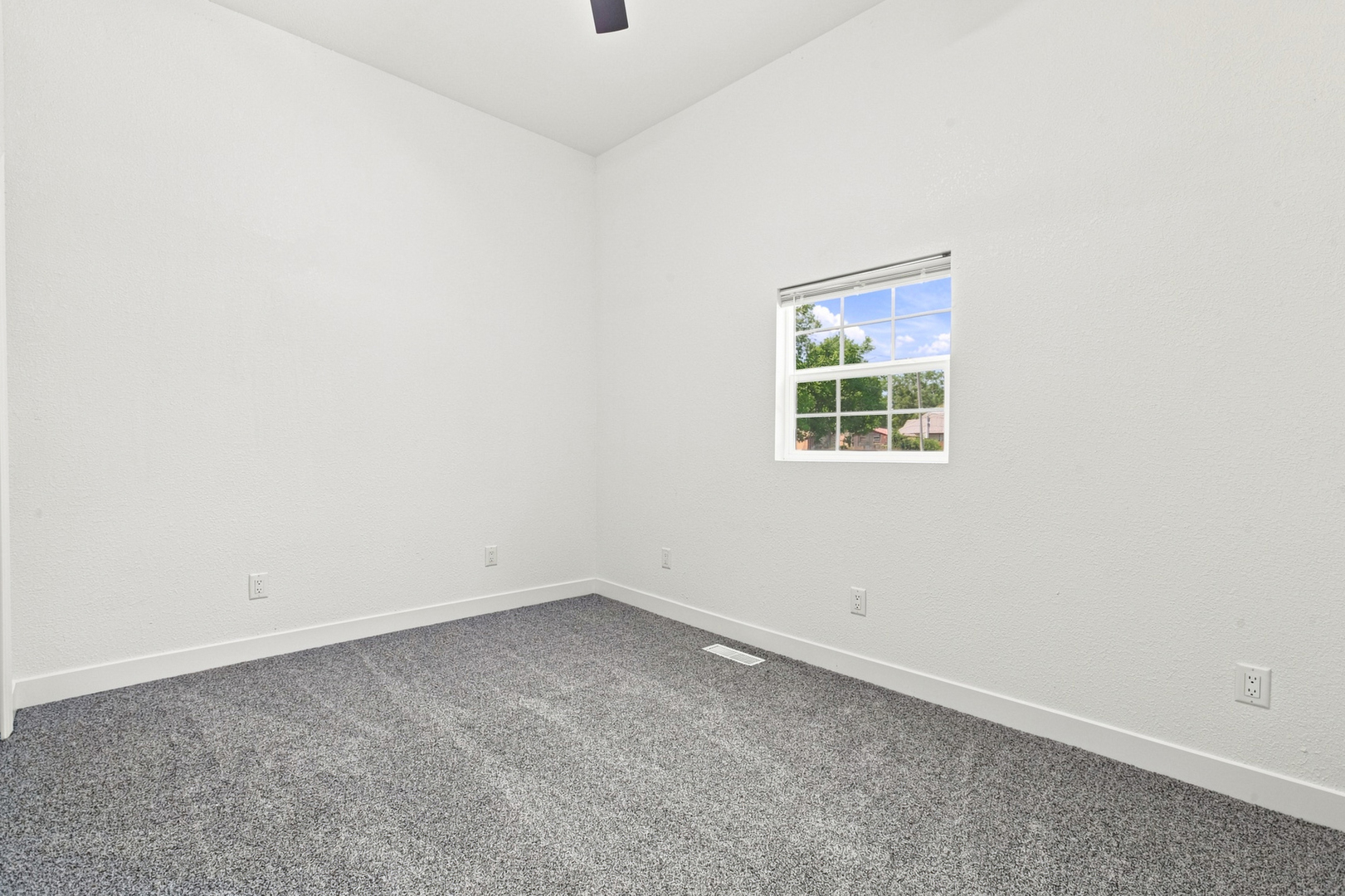 609 W Green Street Property Photo 18