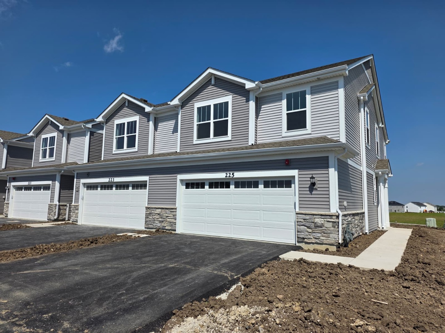 225 Cooney Way Property Photo 1