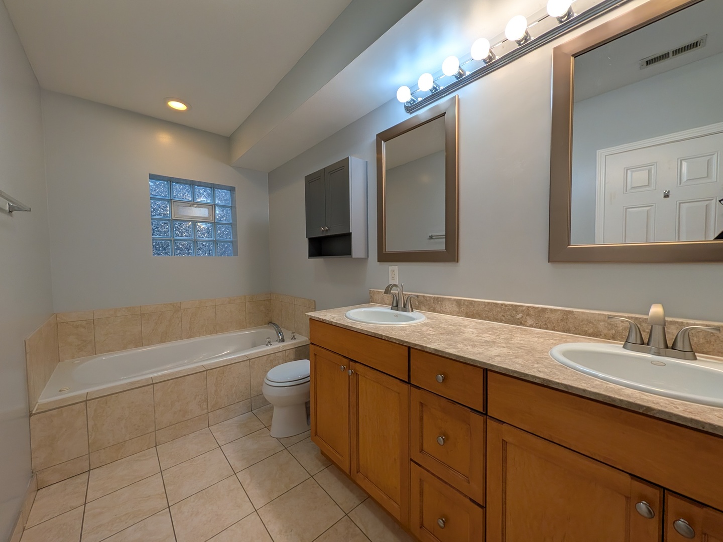 2451 W Harrison Street 3 Property Photo 16