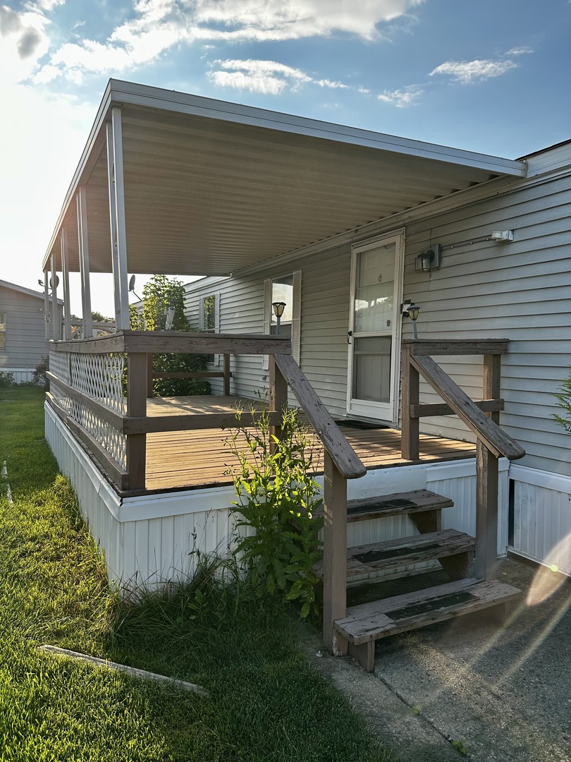 27w370 Geneva Road 124 Property Photo 4