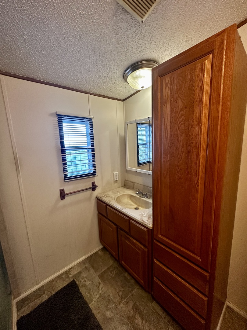 27w370 Geneva Road 124 Property Photo 13