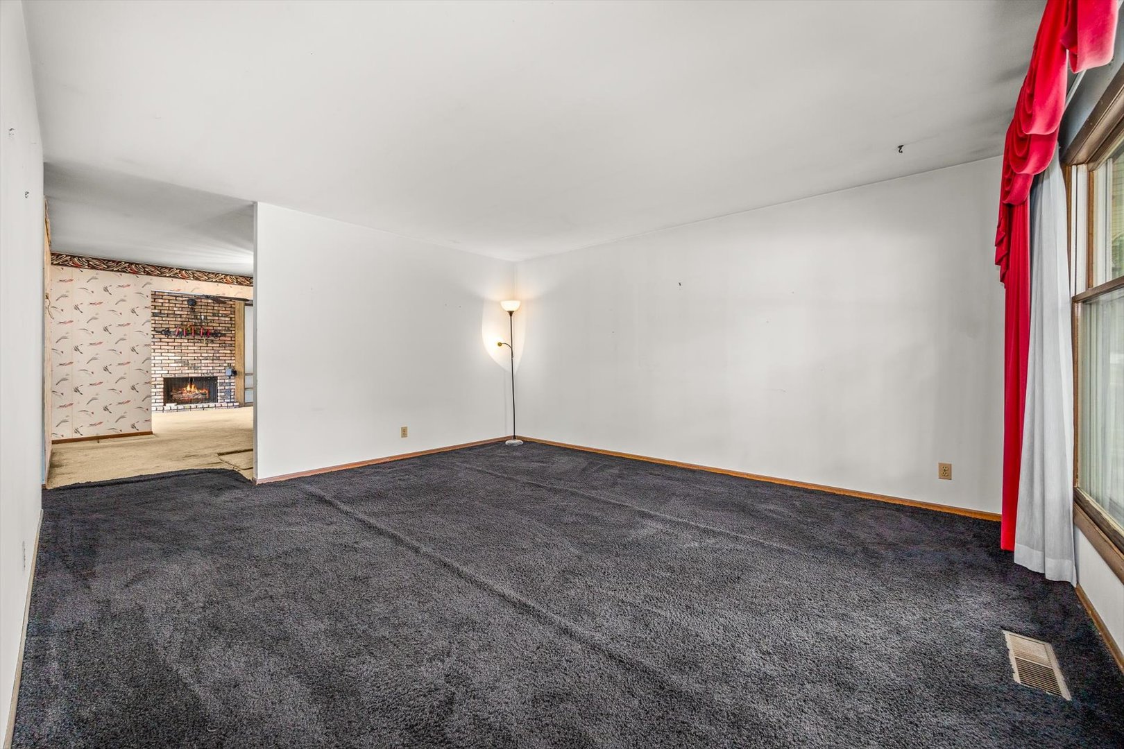 891 Laurel Drive Property Photo 3