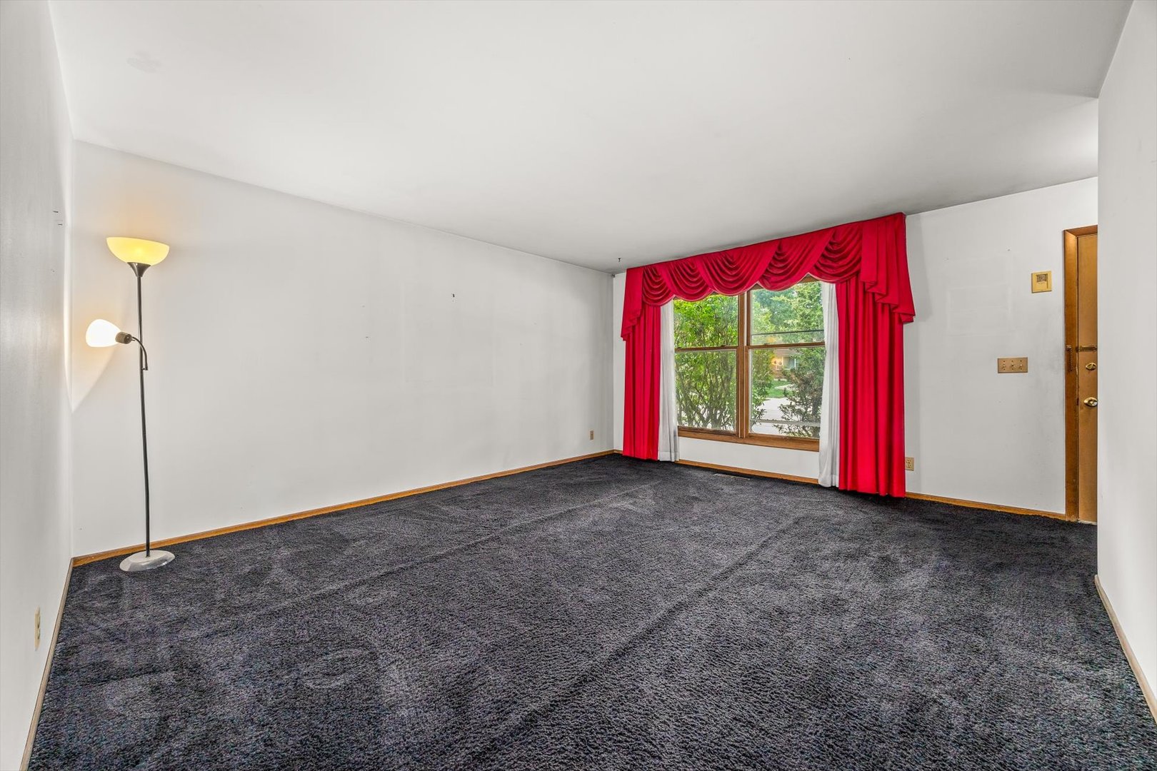 891 Laurel Drive Property Photo 4