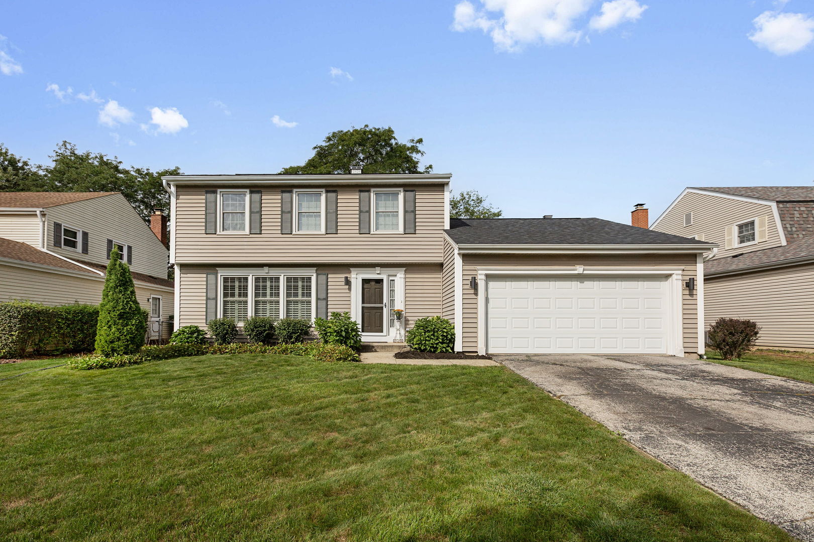 1481 Oxford Drive Property Photo 1
