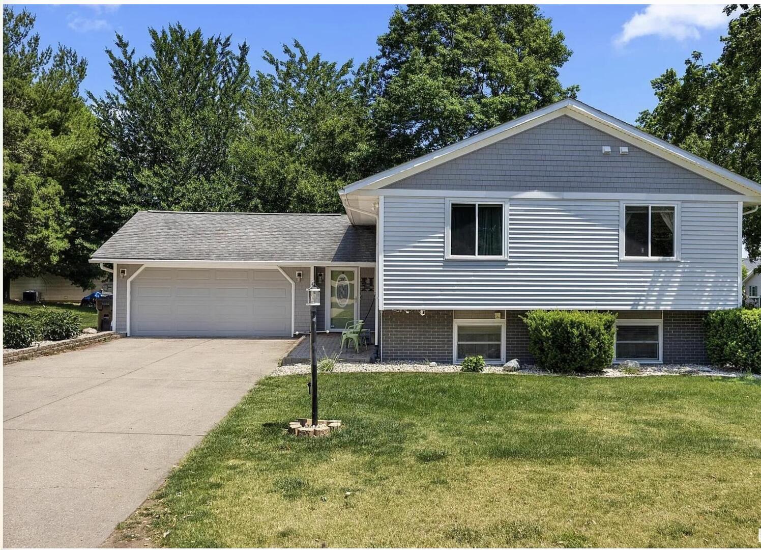 212 N Ostrom Avenue Property Photo 1