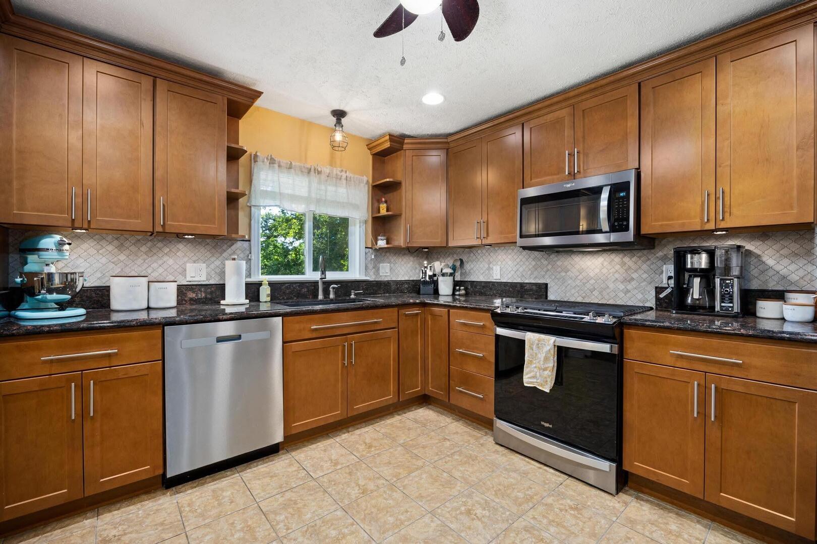 212 N Ostrom Avenue Property Photo 6