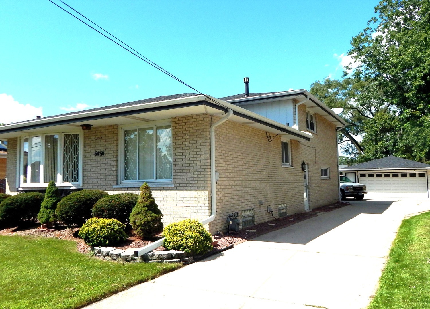 6436 W 89th Place Property Photo 2