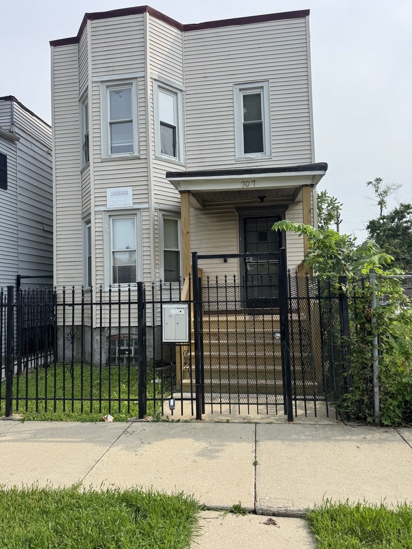 707 E 92nd Place Property Photo 1
