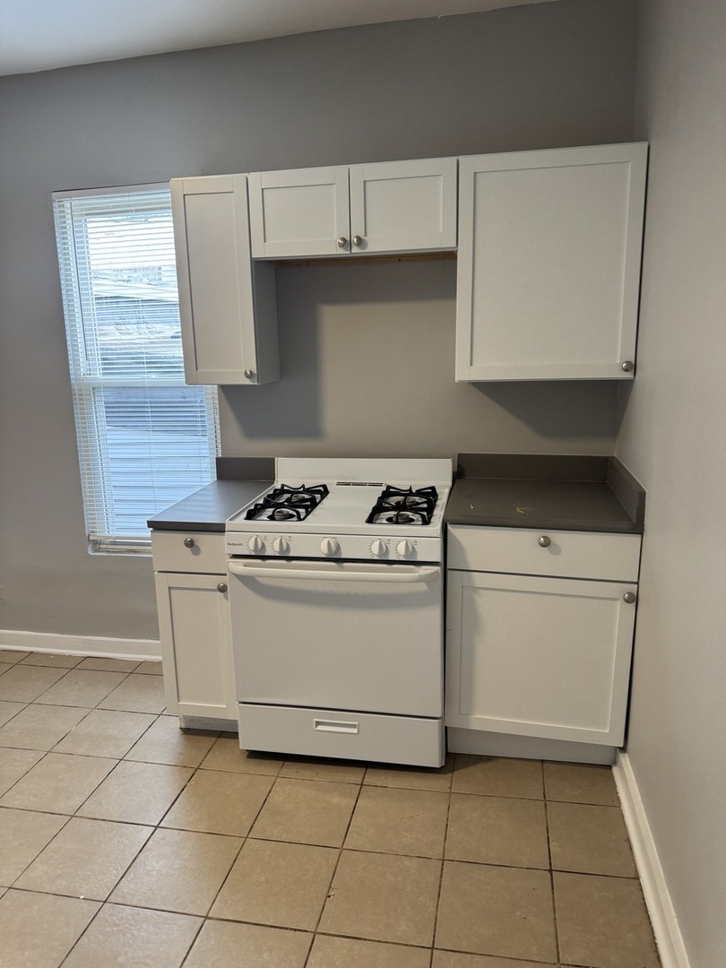707 E 92nd Place Property Photo 3