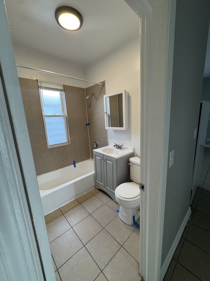 707 E 92nd Place Property Photo 5