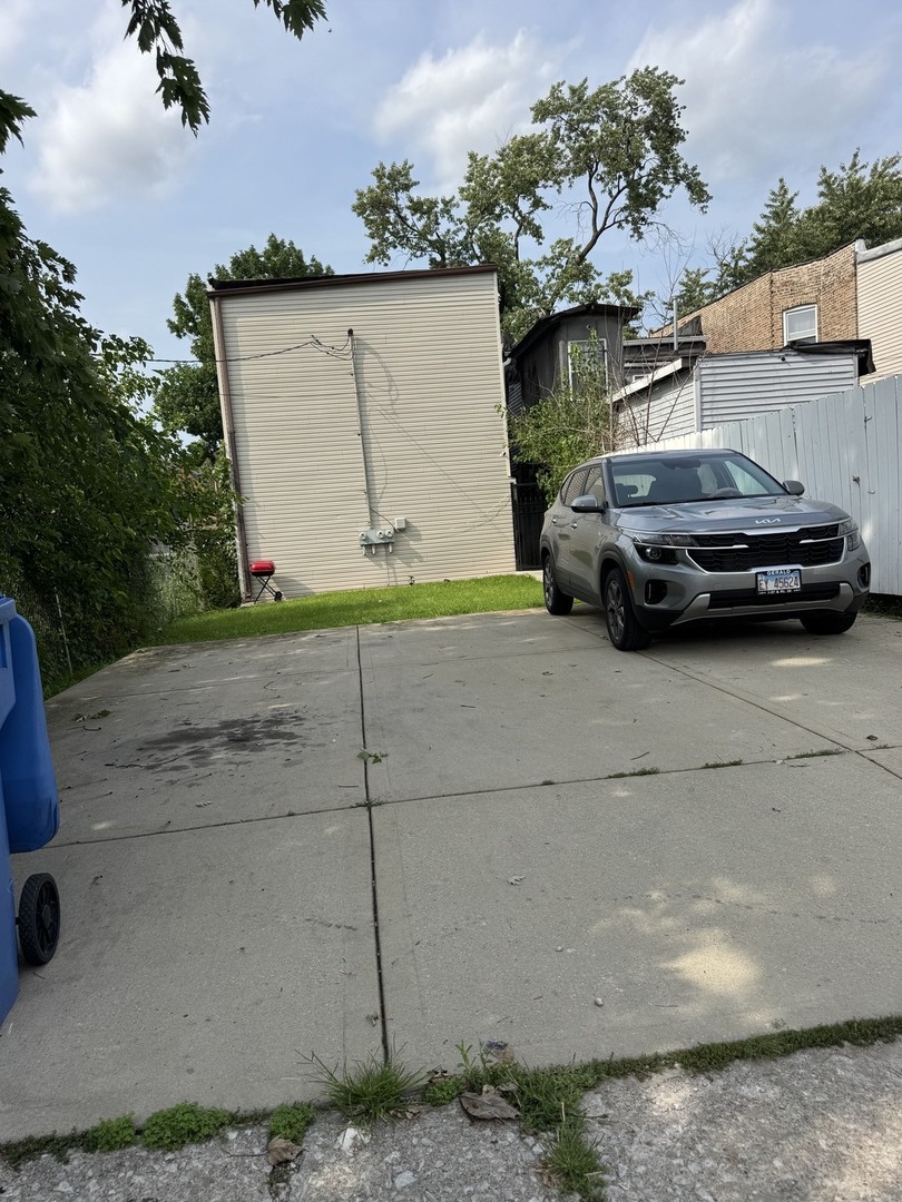 707 E 92nd Place Property Photo 9