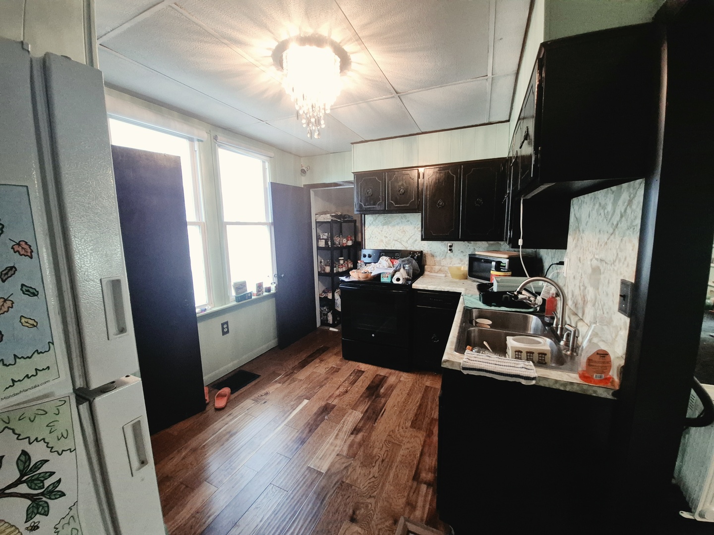14 E Logan Street Property Photo 5