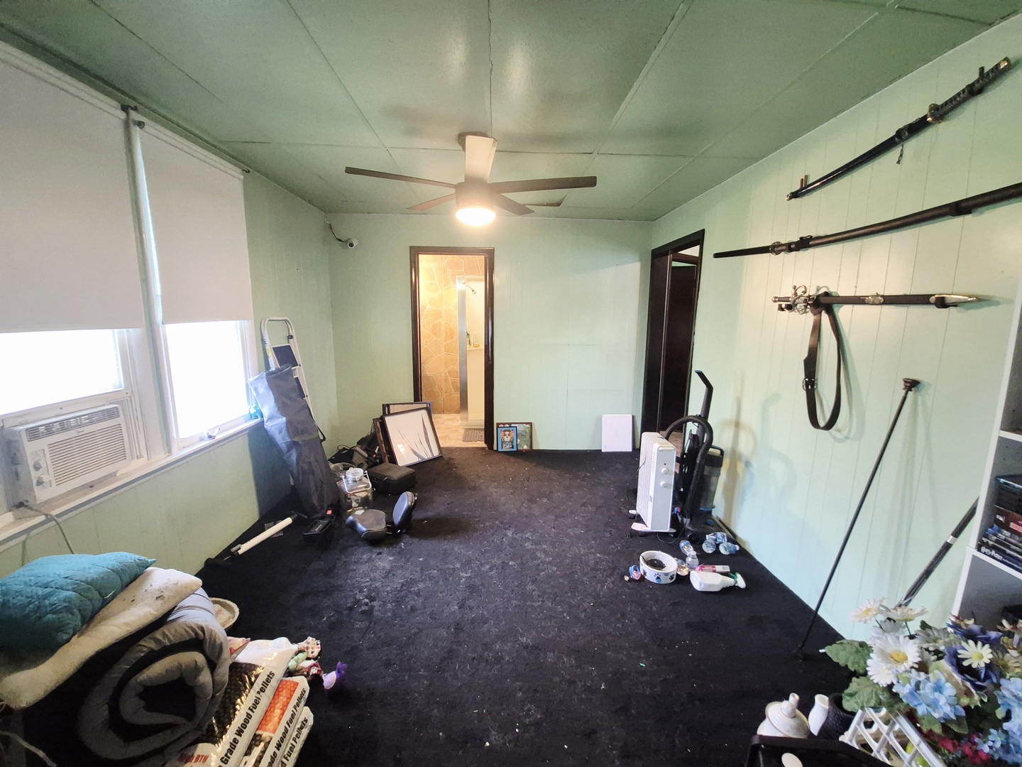 14 E Logan Street Property Photo 7