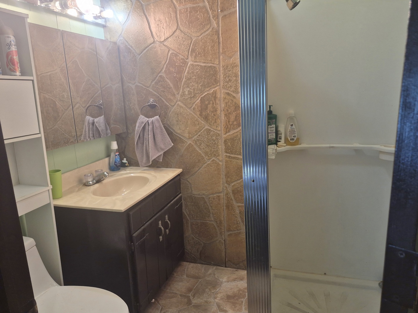 14 E Logan Street Property Photo 8