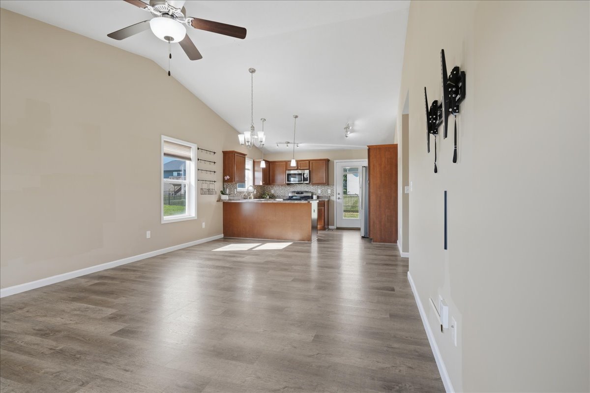 51 Winding Way Property Photo 6