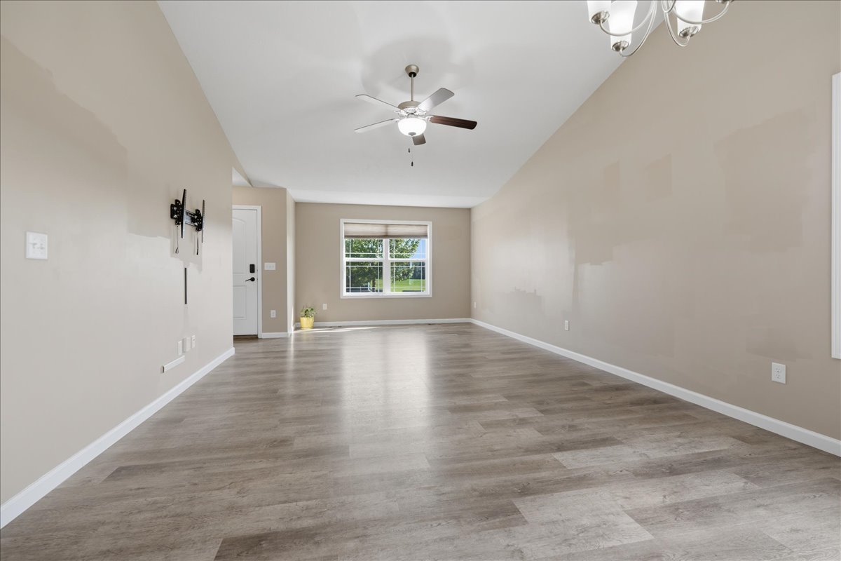 51 Winding Way Property Photo 7