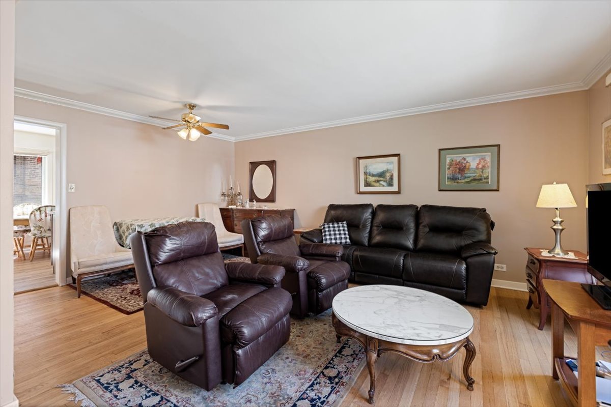 4618 N Paulina Street Property Photo 5