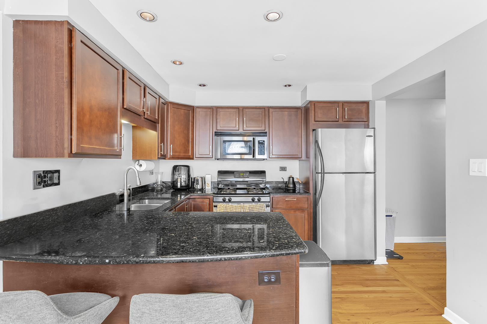 6845 N Northwest Highway 3e Property Photo 9