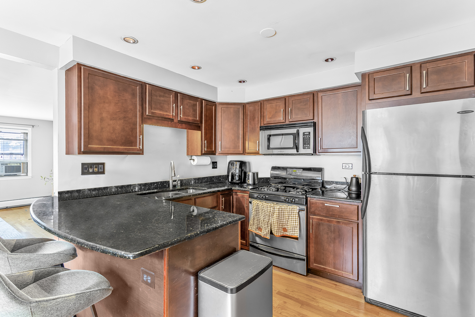 6845 N Northwest Highway 3e Property Photo 10