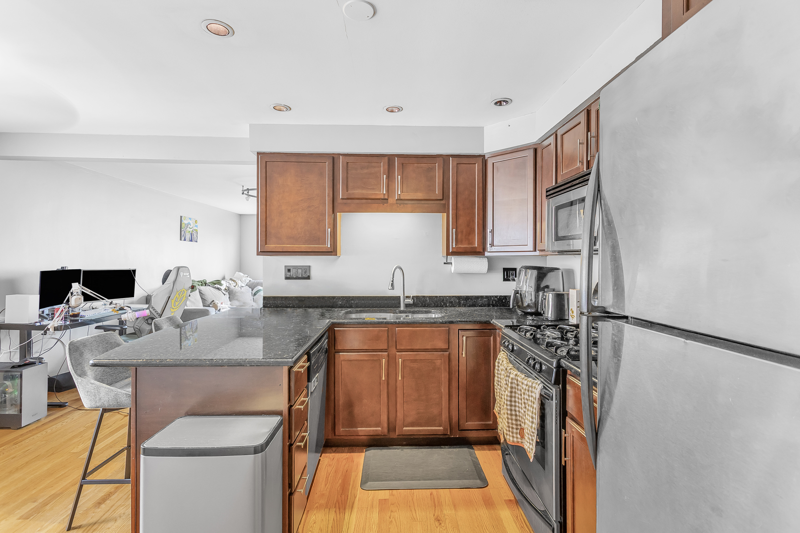 6845 N Northwest Highway 3e Property Photo 11